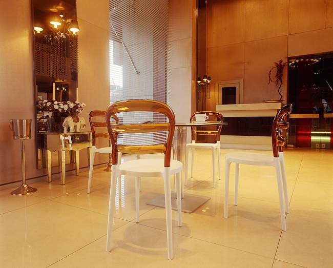 Стул пластиковый Miss Bibi белый, янтарный 420х500х850 мм