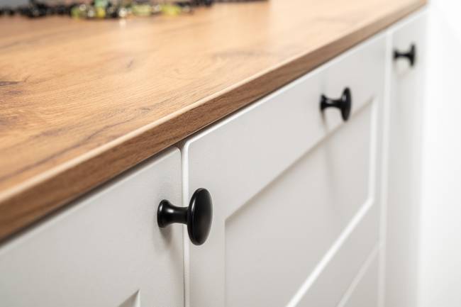 Две обувницы и комод Остин цвет белый шагрень/дуб крафт золотой