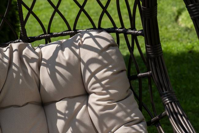 "Венеция" подвесное кресло-кокон из искусственного ротанга, цвет бронзовый с бежевой подушкой