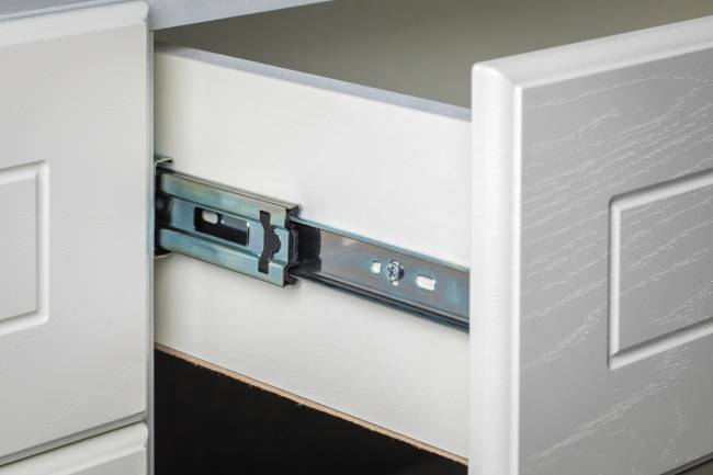 Комод Ливерпуль цвет ясень ваниль/белый